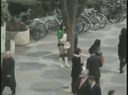 【露出】スタイル抜群のローライズデカ尻痴女が街歩きしティッシュ配りをする